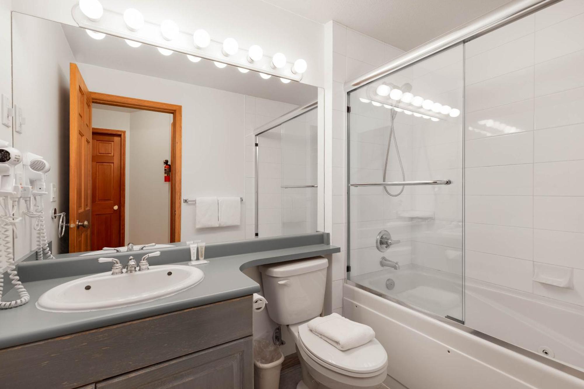 Stoney Creek Sunpath By Whistler Premier Apartment ภายนอก รูปภาพ